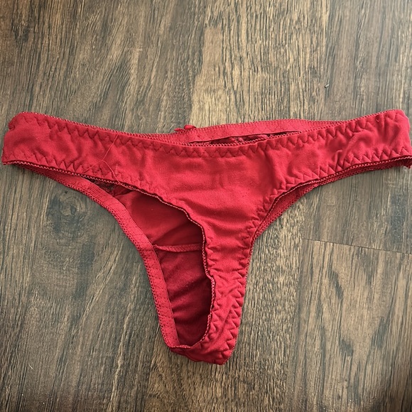 red thong - Picture 2 of 2